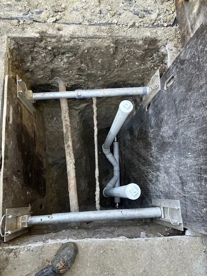 Experienced plumber completing Drain Cleaning work in Waikapu